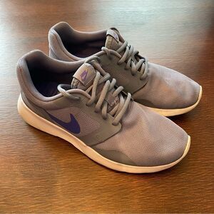 Nike Women's Lavender Athletic Shoes Sz 7